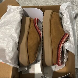 Size 7 UGG chestnut tazz platform slippers